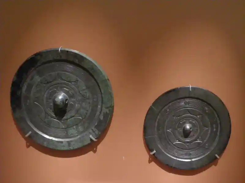 Bronze mirrors, two discs, eight-point solar disc